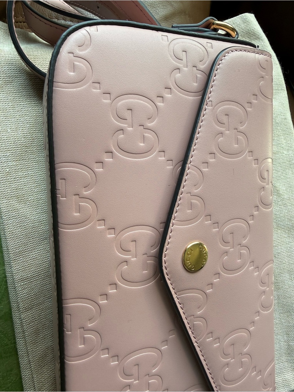 Gucci Pink Embossed GG Leather Crossbody Bag - Picture 2 of 5